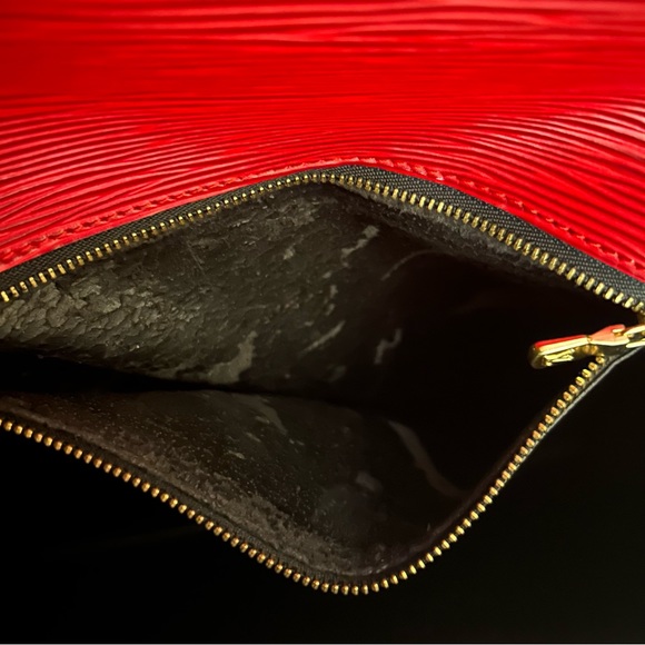 Authentic Louis Vuitton Red Epi Monceau w/ matching coin pouch - Picture 7 of 16